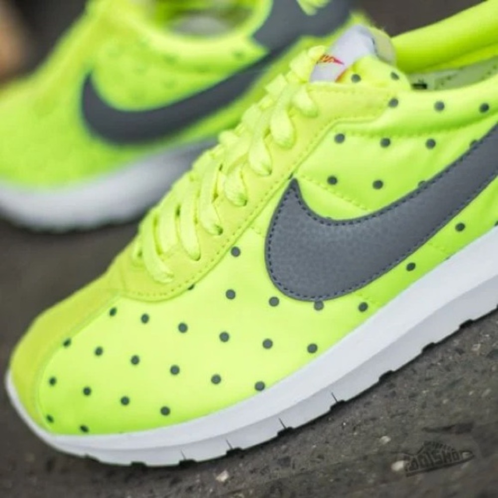 Nike Volt Poka Dot Roshe - Picture 2 of 5